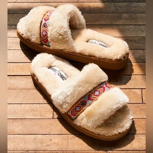 NEW Minnetonka London Slippers, size 7